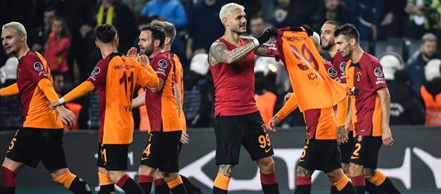 Maça Doğru Şampiyon Galatasaray ve fener