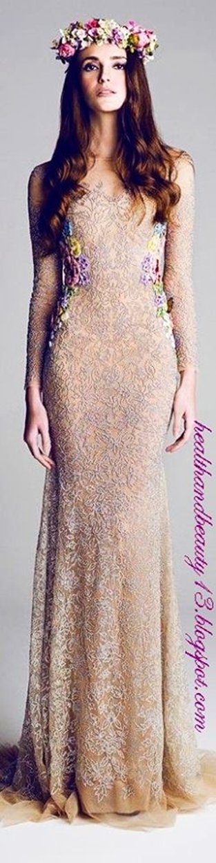 Coroa de Flores e Vestidos de Cores