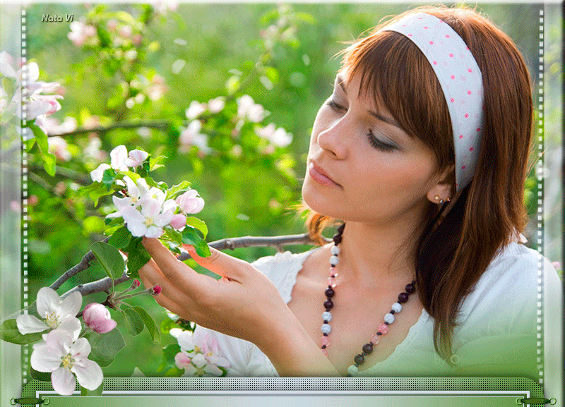 Когда зацветут яблони аиша идрисова глава 105. Женщина цветы яблони нежный. Женщина с веточкой цветущей яблони в руках. Гифки женщин яблони в цвету. Девушка в лесу у цветущей яблони.