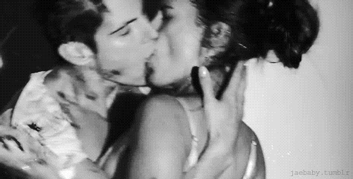jx1srk7gf34.gif